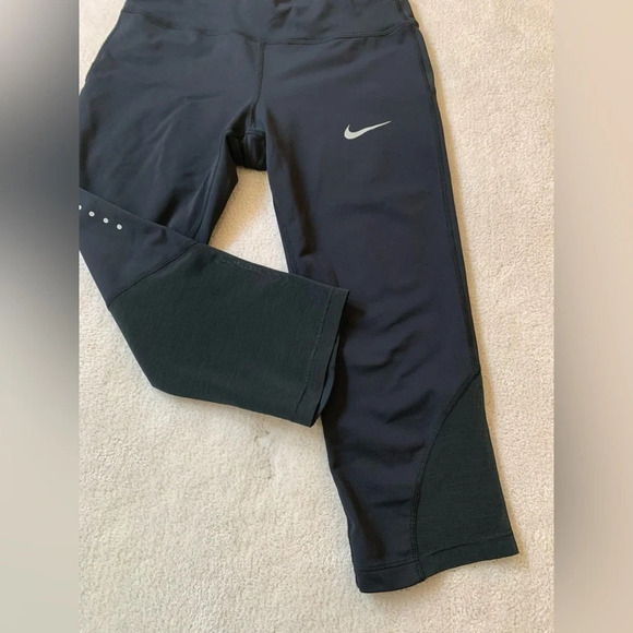 NIKE Dri-Fit Cropped Athletic cropped pants/ leggings. 
Leggings, size M vvv - Picture 1 of 15